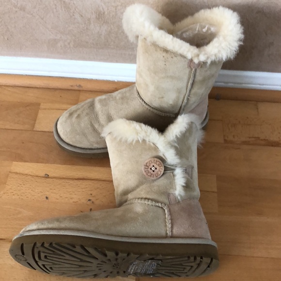 UGG BAILEY Button Boots Sz US7/EU 38 - Picture 3 of 9